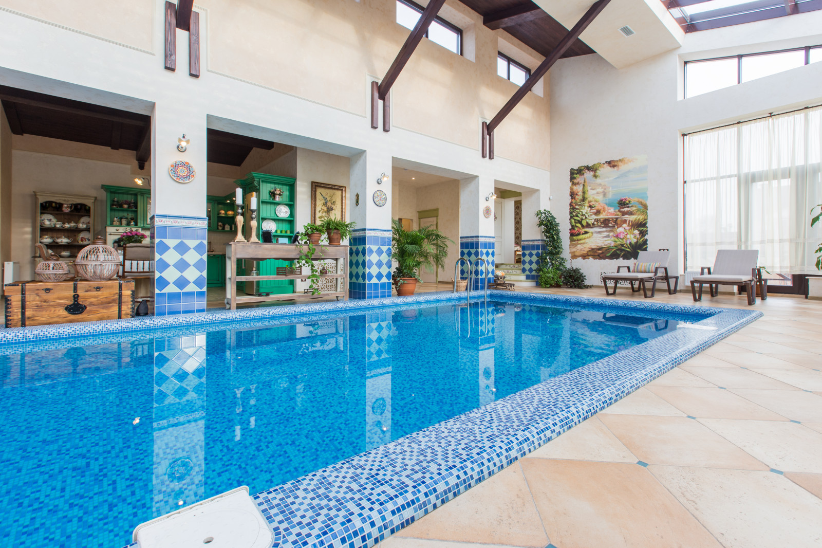 Интерьер гостевого дома в стиле Прованс. Интерьер бассейна (150 кв м)