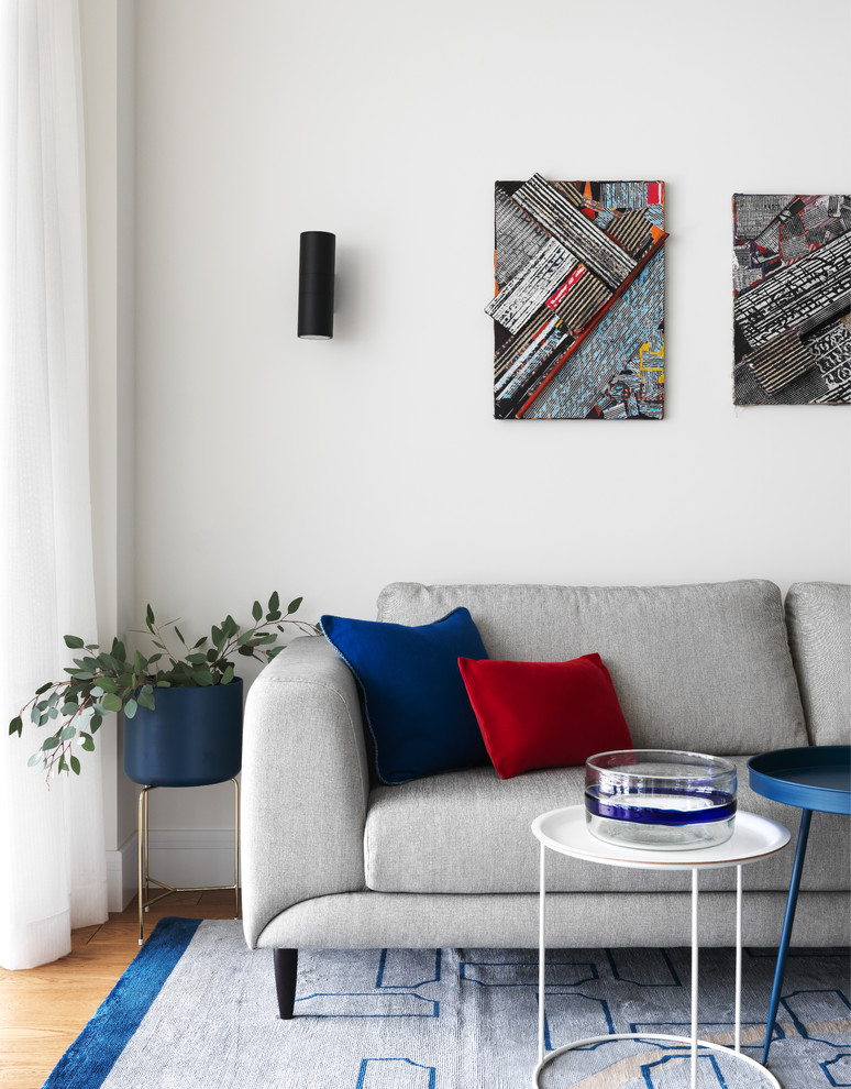 Студия для молодой девушки