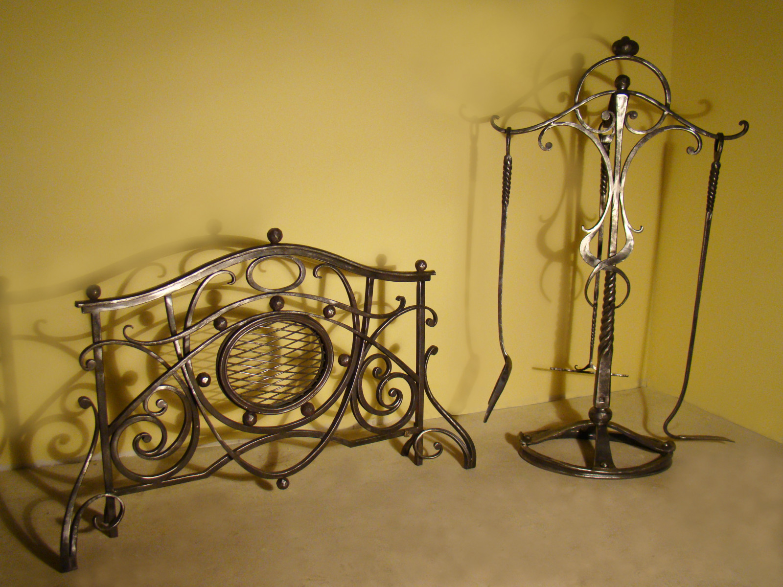 Оформление каминов художественной ковкой