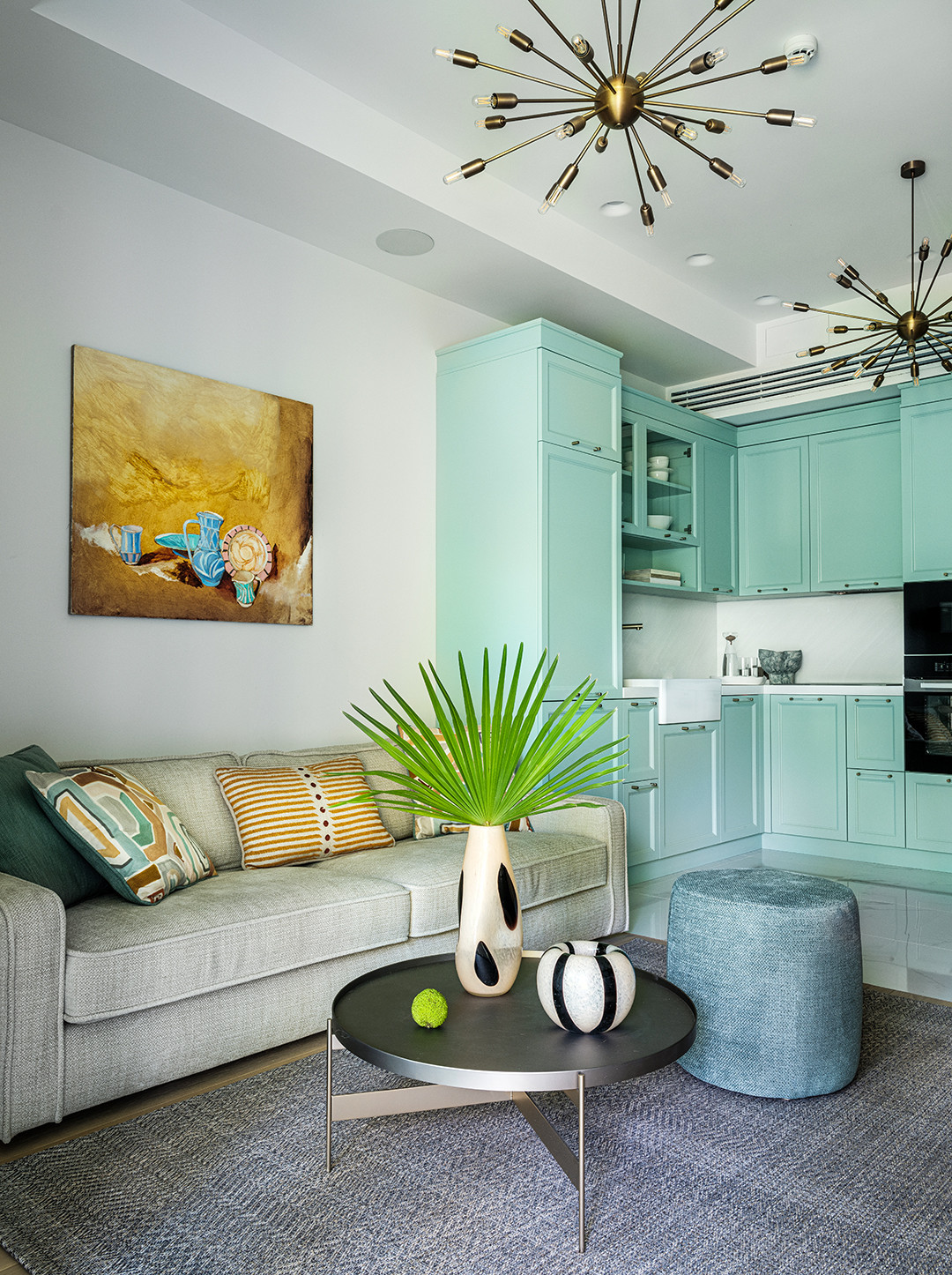 Двухкомнатные апартаменты в премиальном комплексе в Сочи