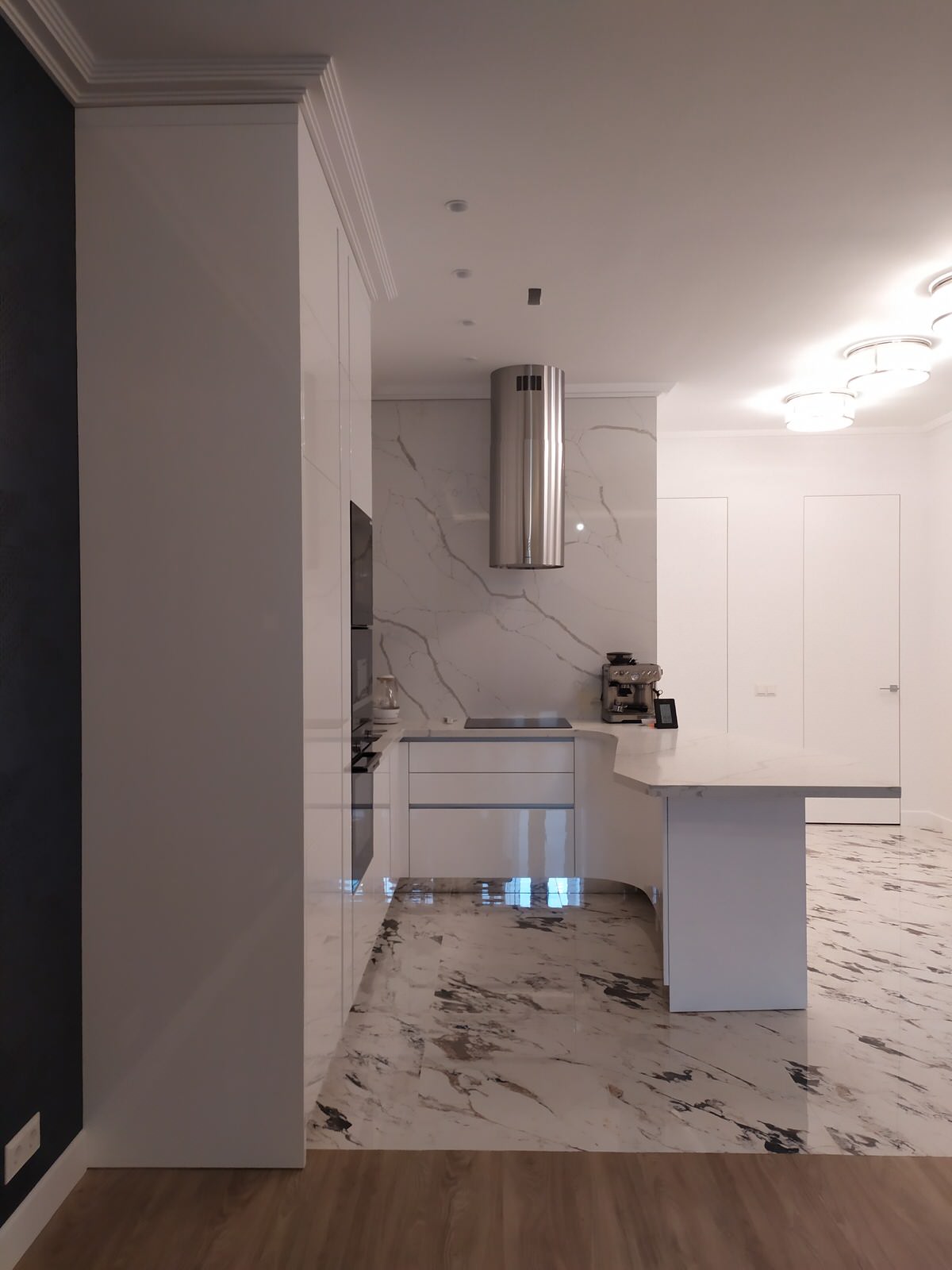 Белый глянец в ЖК Привилегия