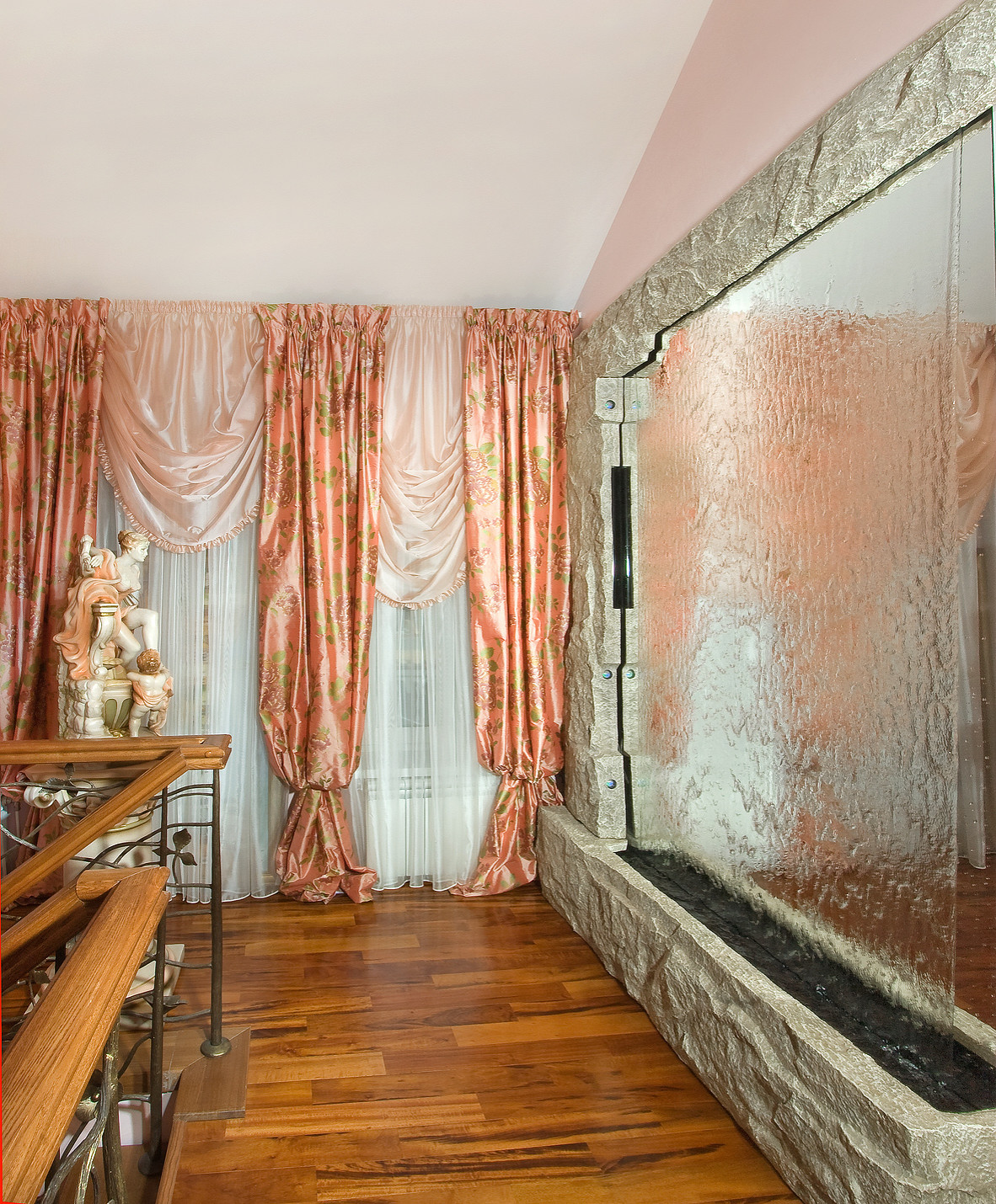 Интерьер коттеджа в ярких тонах