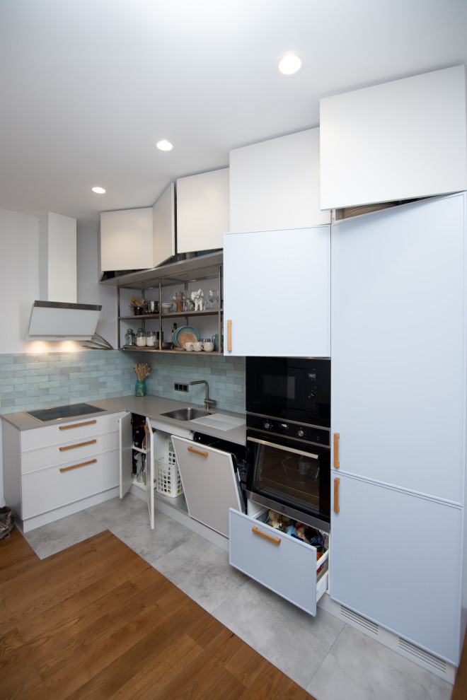 Светлая кухня в неоклассическом стиле