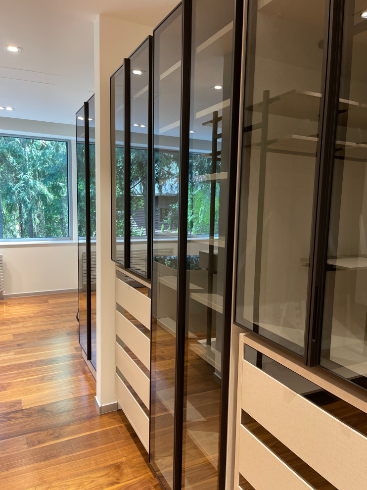 Распашной шкаф с системой RPE raumplus и Гардеробная система UNO raumplus