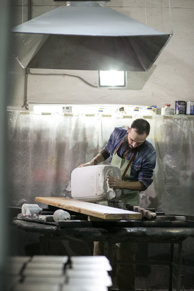 Портрет: Ростовская мастерская лофтовых дверей Doors Brothers