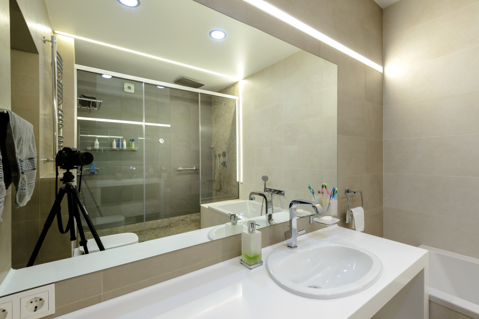 apartment with aquarium