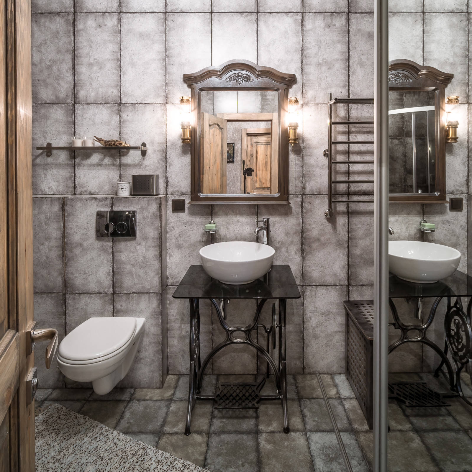 Apartment with Fusion Design and Vintage Furniture in St. Petersburg