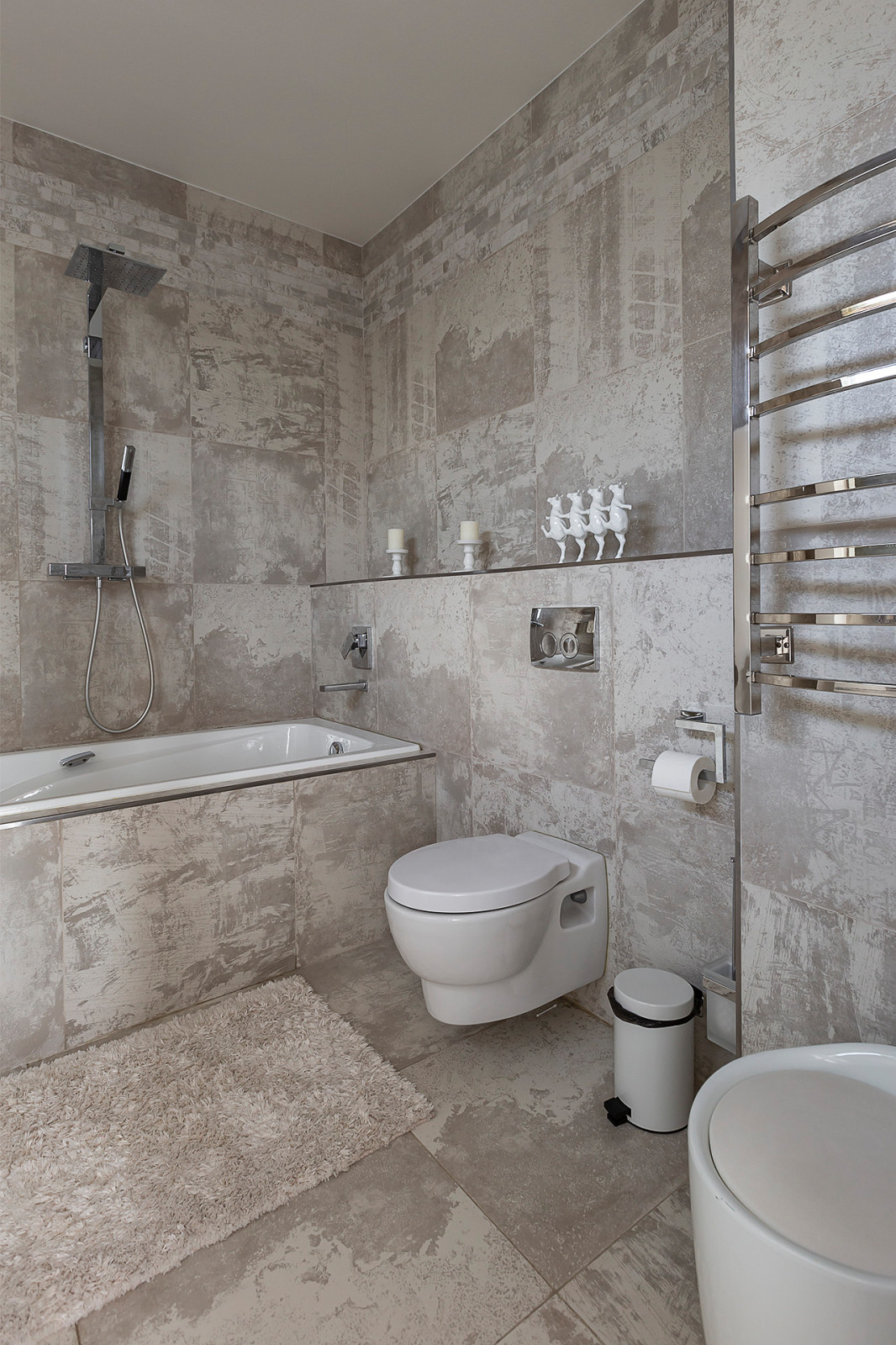 Дом с серебристыми стенами / House with silver walls