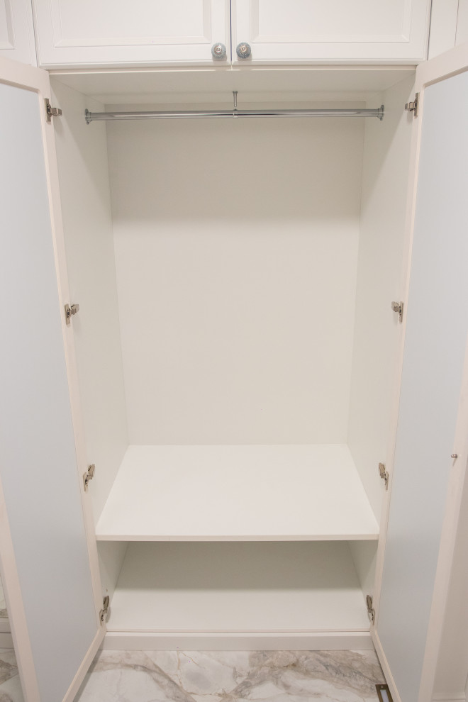 Прихожая в современной классике