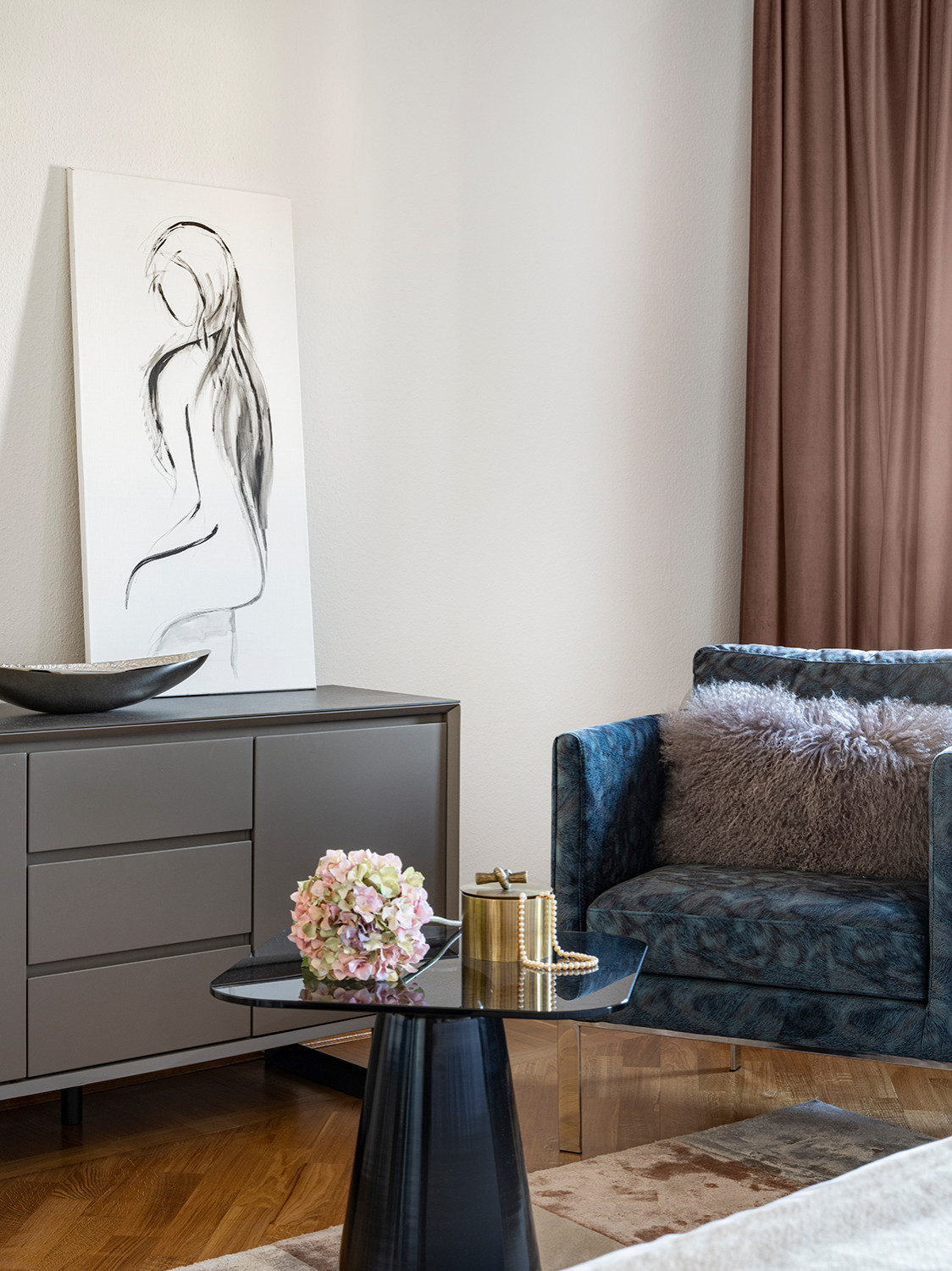 Квартира в синих тонах с видом на Храм Христа Спасителя