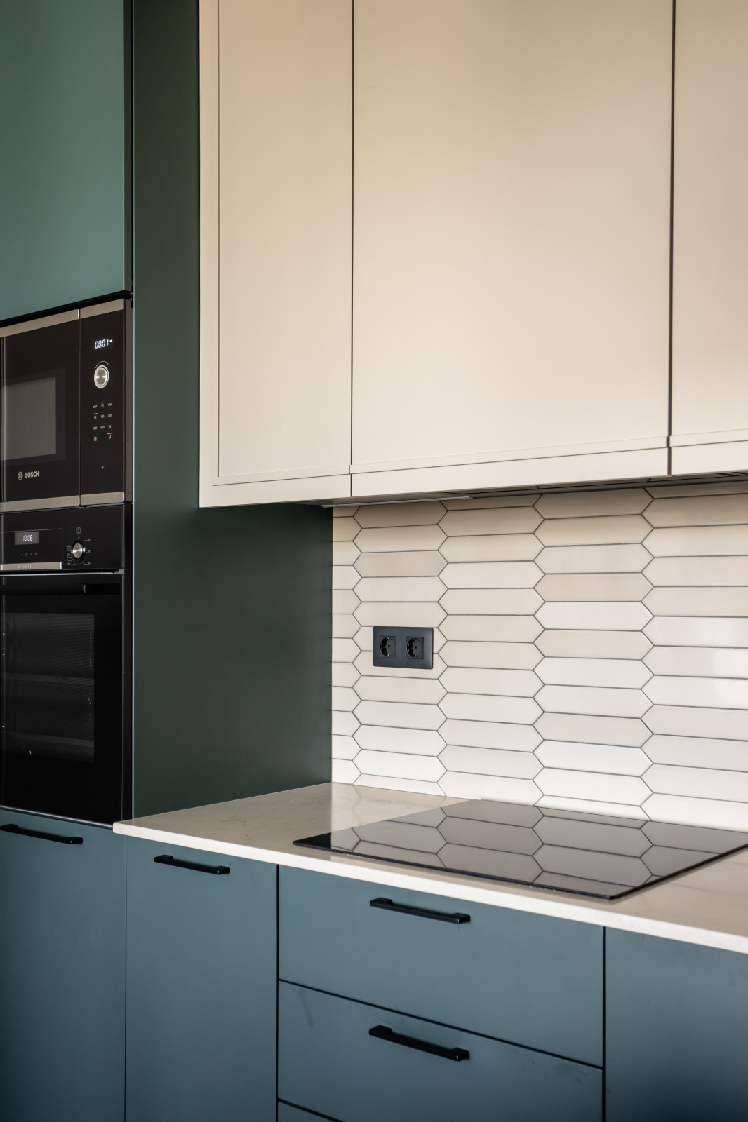 Минимализм и элегантность: кухня в одну стену