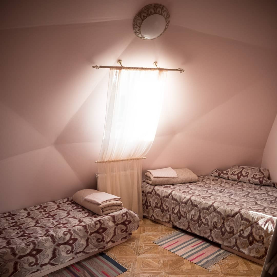 Розовая спальня