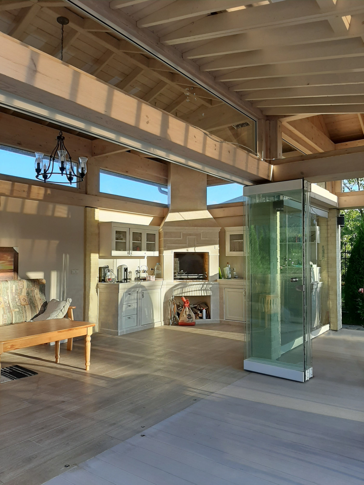 Arbour with a glass walls. Беседка со стеклом