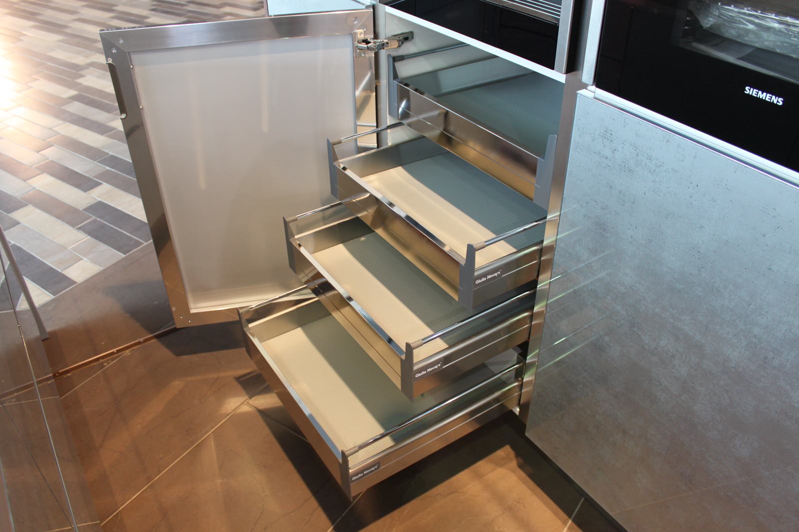 Шпон Палисандр Индийский + фасады со стеклом Серебро