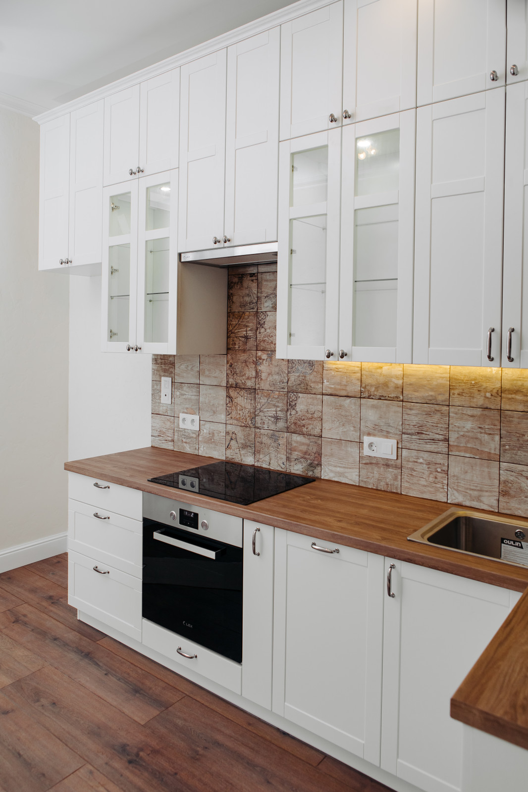 Кухня в скандинавском стиле для юной девушки программиста