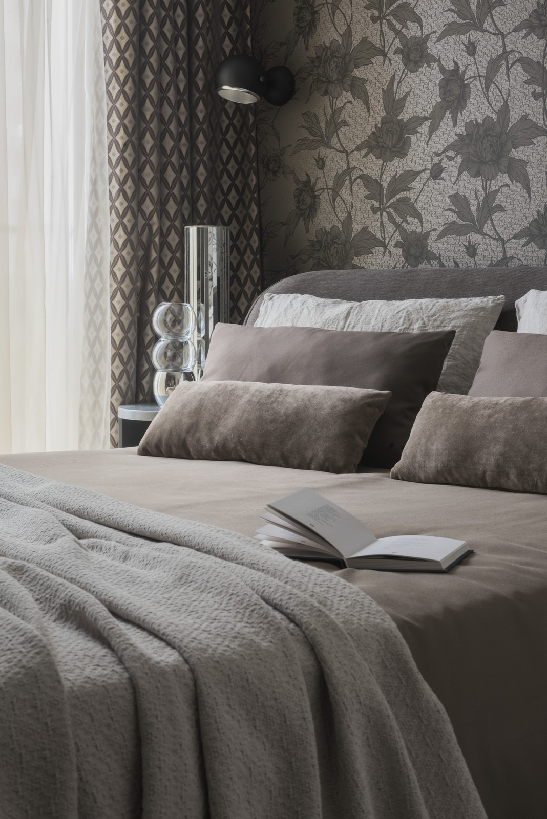 Весна-Туманысерый интерьер спальни