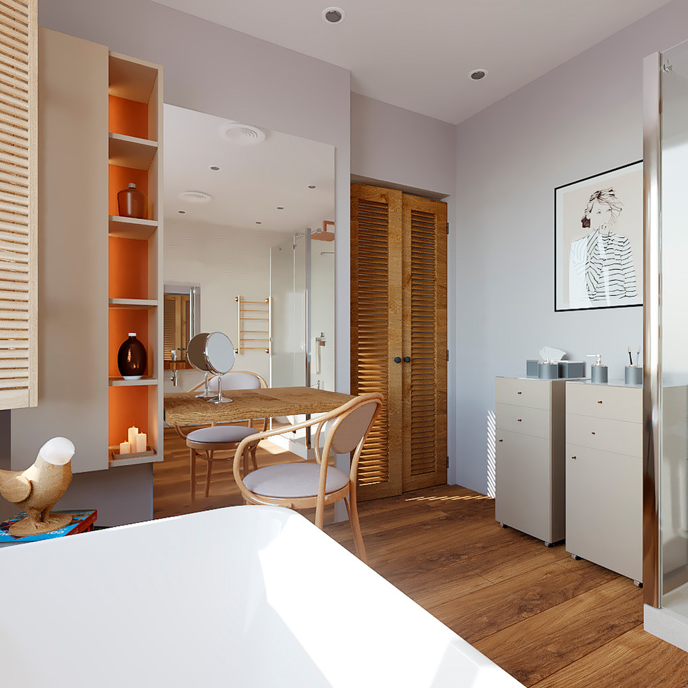 Светлая и разноцветная квартира для молодой девушки.