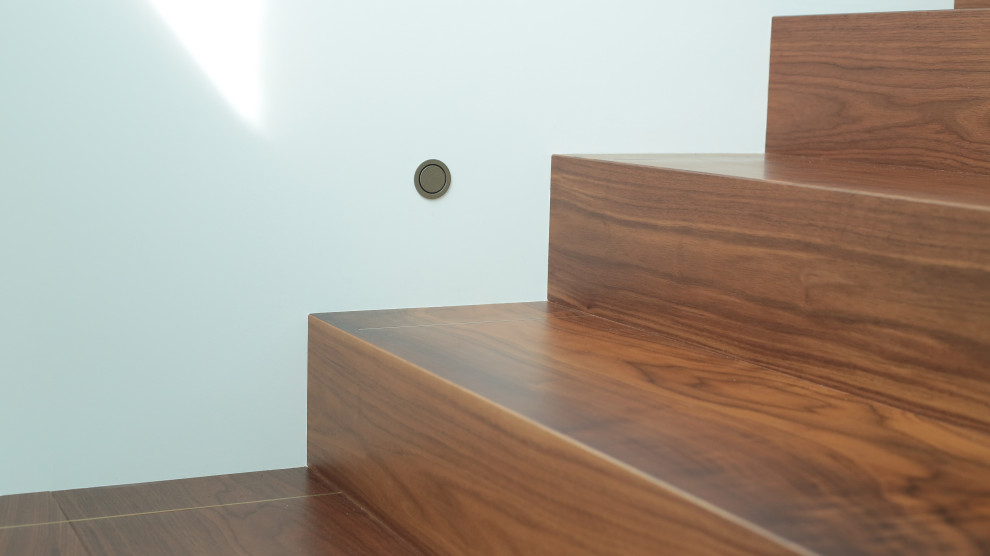 Обложка проекта: Лестница из американского ореха