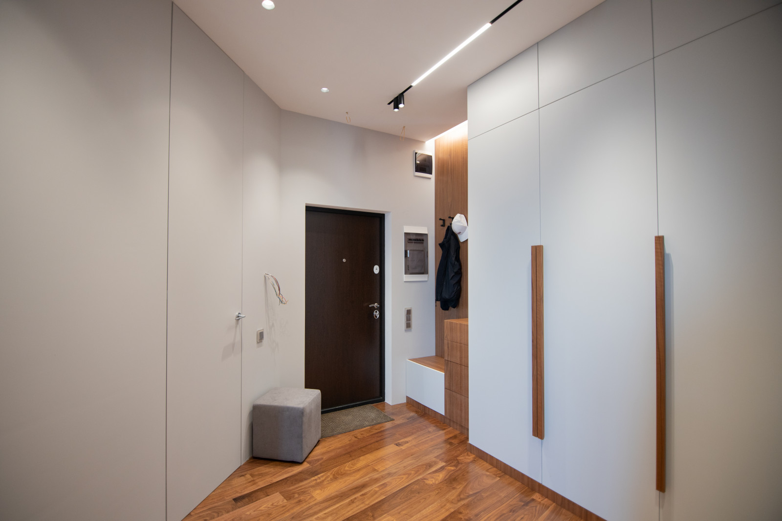 Мебель в прихожую в современном стиле