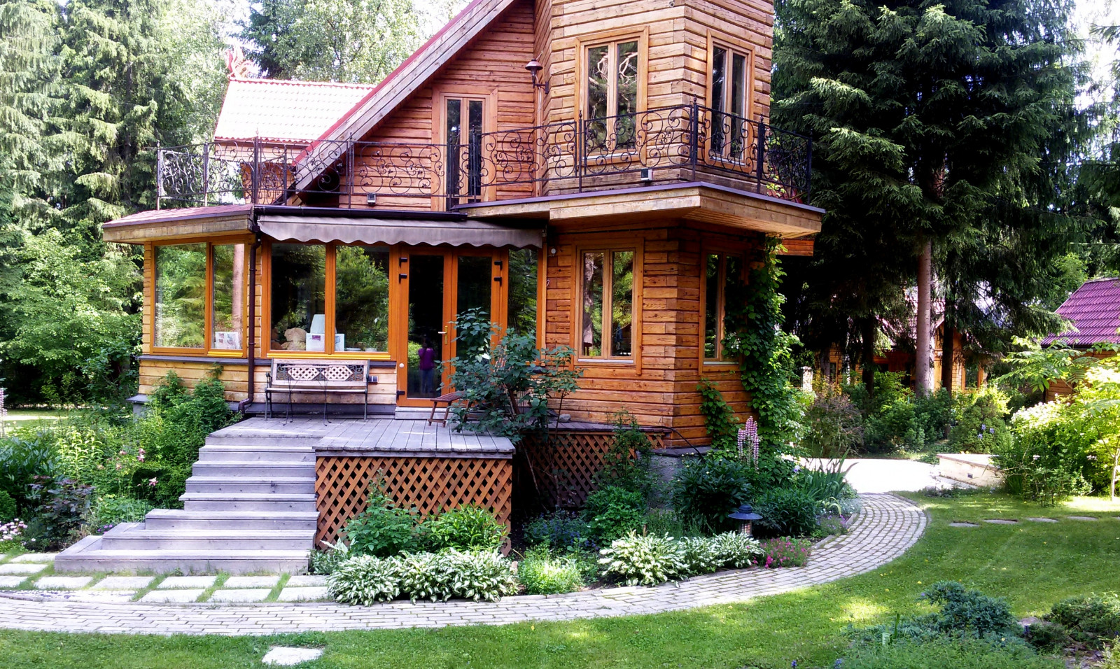 Романтический сад в пейзажном стиле