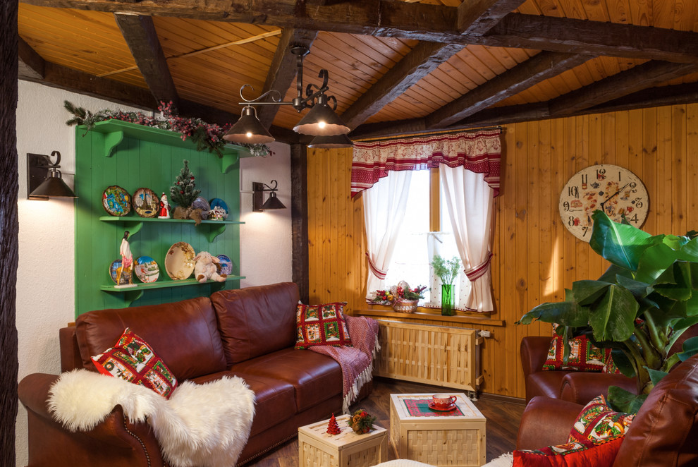 Кухня гостиная в загородном доме в стиле шале.