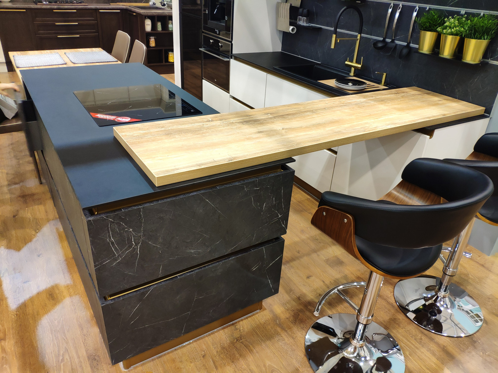 Барные стойки из массива: преимущества и особенности.