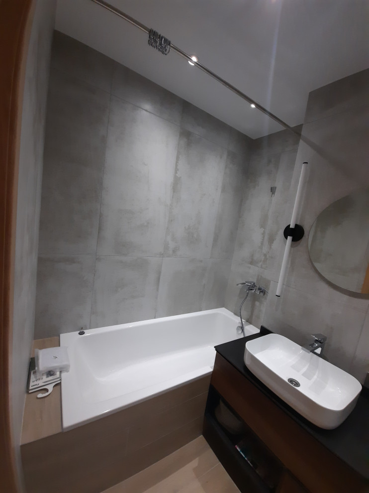 Строгий дизайн аппартаментов (3 комнаты) в темных тонах