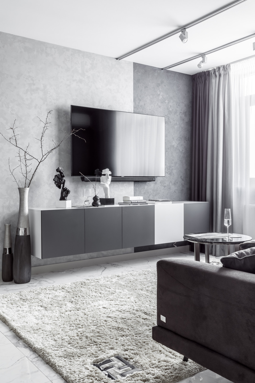 4-х комнатная квартира с черно-белой геометрией