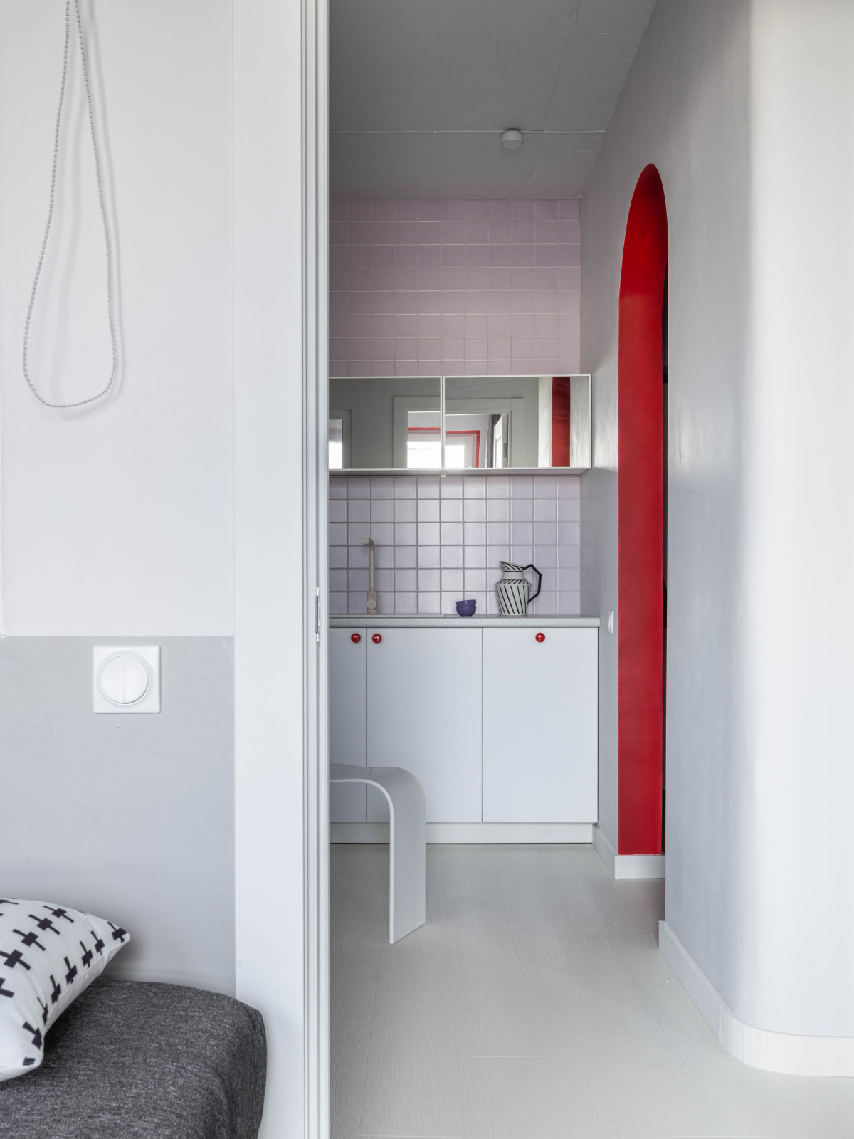 Кухня-гостиная. Вид на кухонный гарнитур.