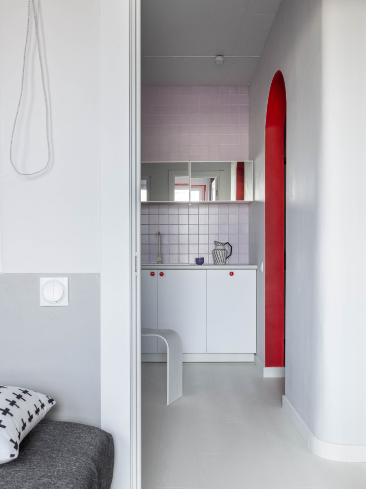 Кухня-гостиная. Вид на кухонный гарнитур.