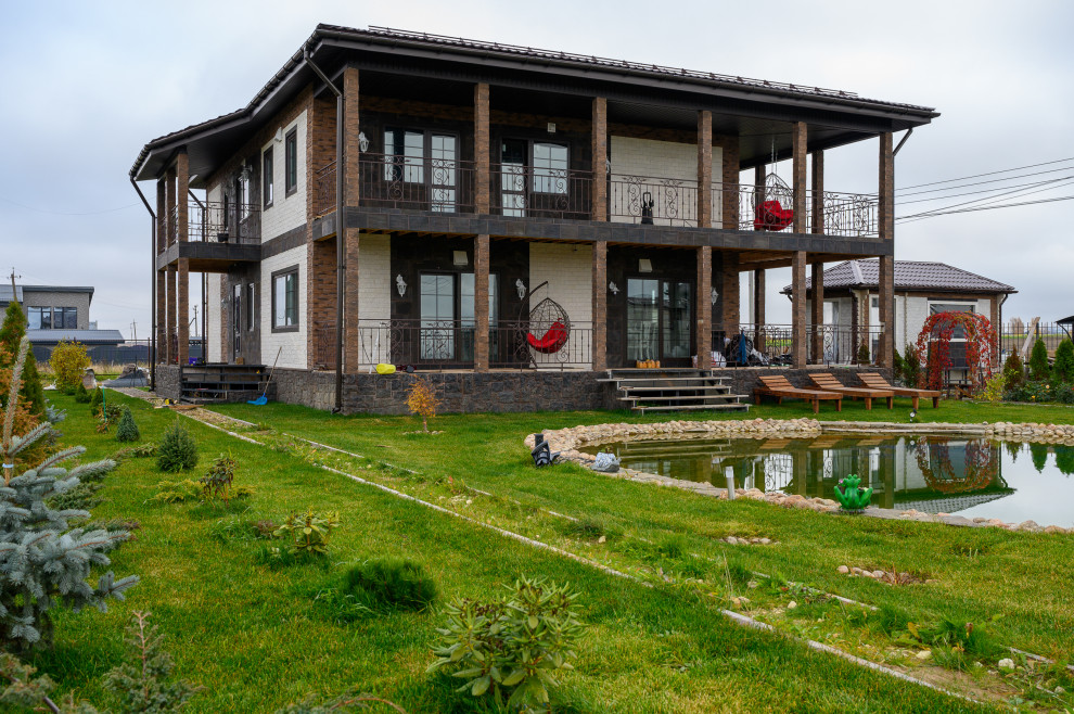 Ломоносовский район Санкт-Петербурга. Дом для семьи с шестью детьми.
