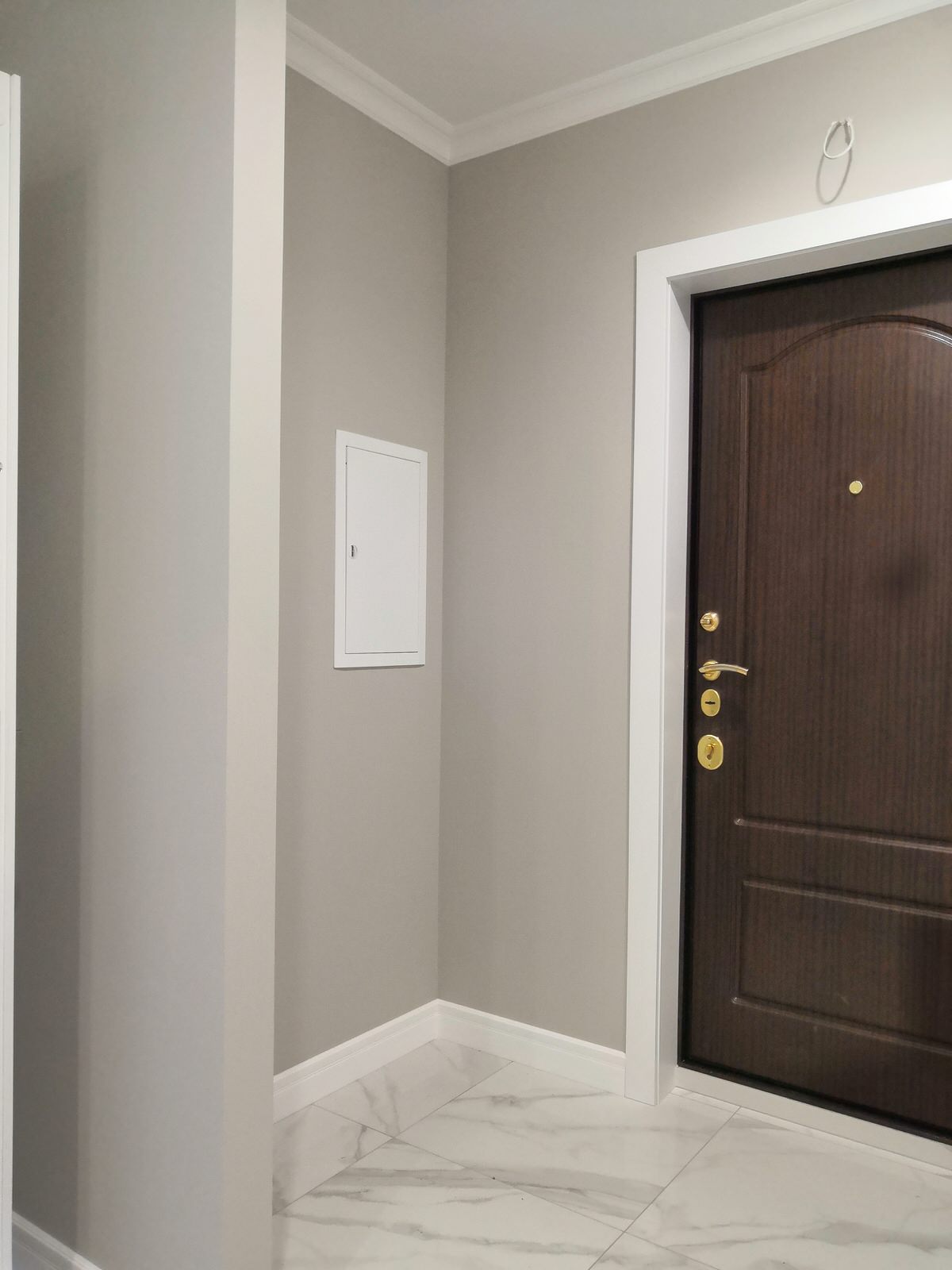 Шкафы в прихожую в ниши