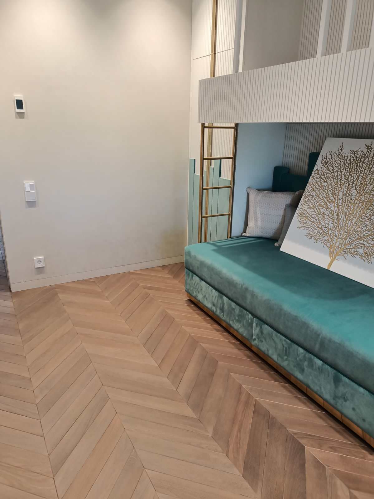 Инженерная доска, дуб, масло с твёрдым воском, французская ёлка.