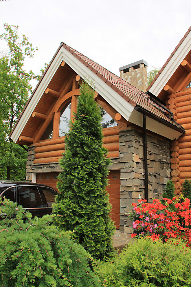 Загородный бревенчатый дом