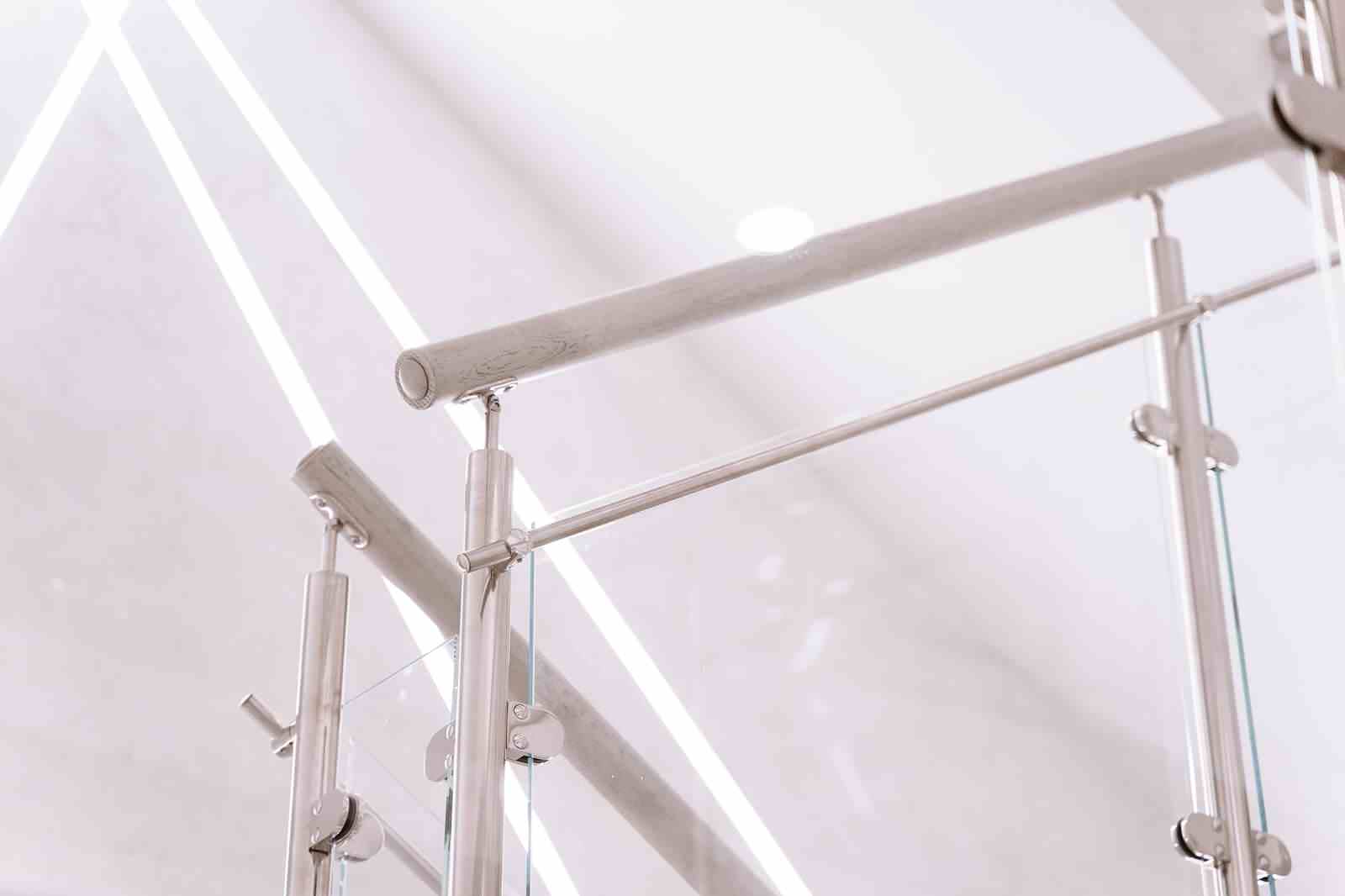 Проект 9 - Лестница в стиле Hi-Tech с подсветкой ступеней