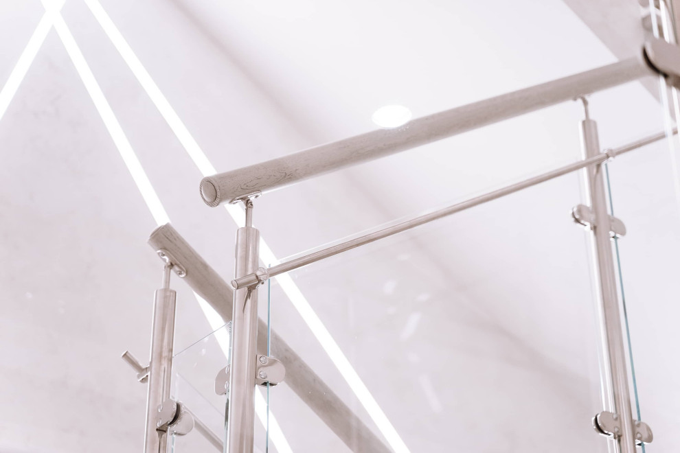 Проект 9 - Лестница в стиле Hi-Tech с подсветкой ступеней