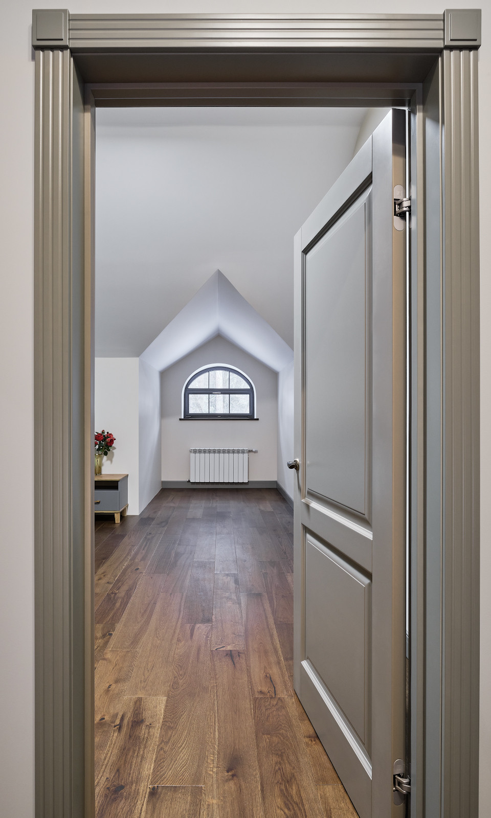 Кантри Ral 7030 в интерьере дома