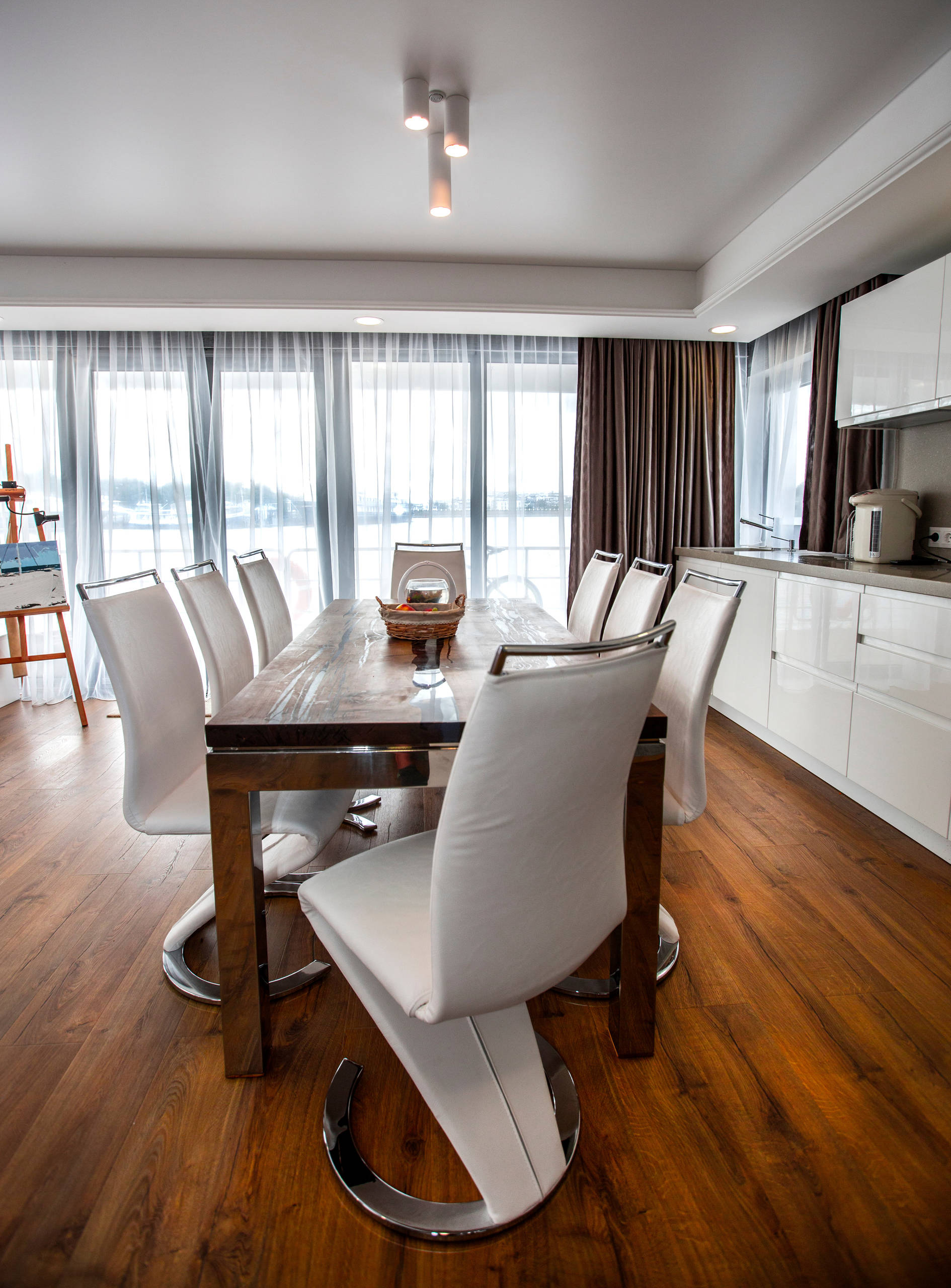 В гостях: Дом, в котором можно плавать по Москве и рыбачить