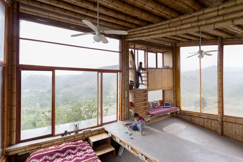 Архитектура: Домик с наклонным полом в Эквадоре