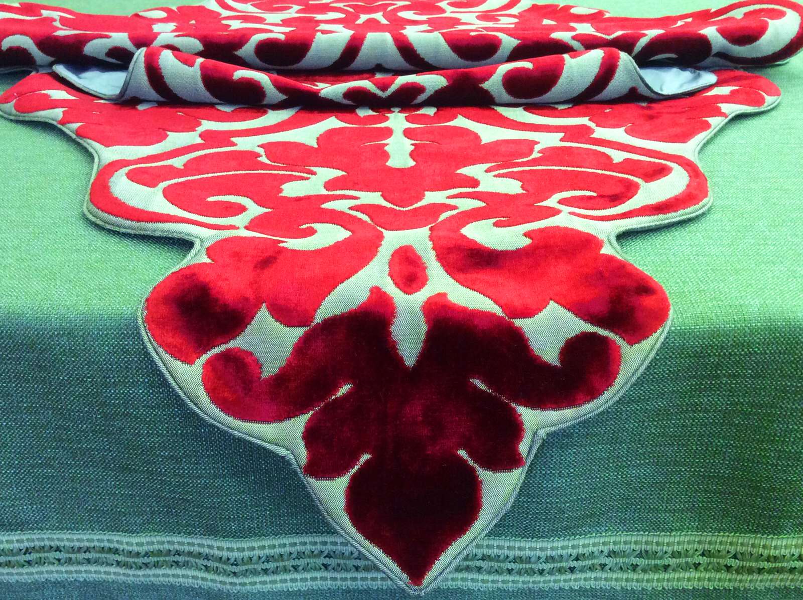 Скатерти и столовое белье