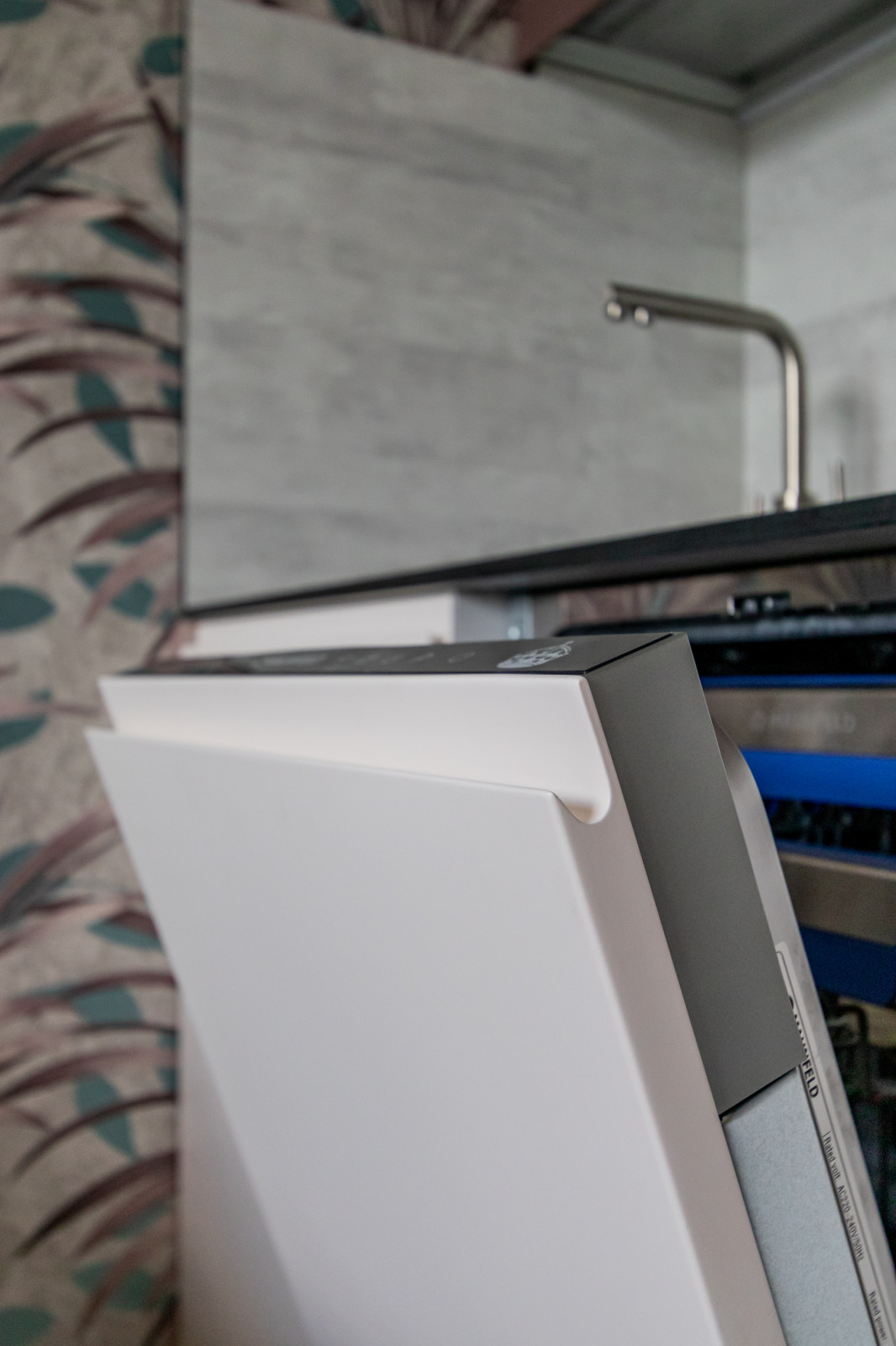 Обложка проекта: Угловая двухсторонняя кухня