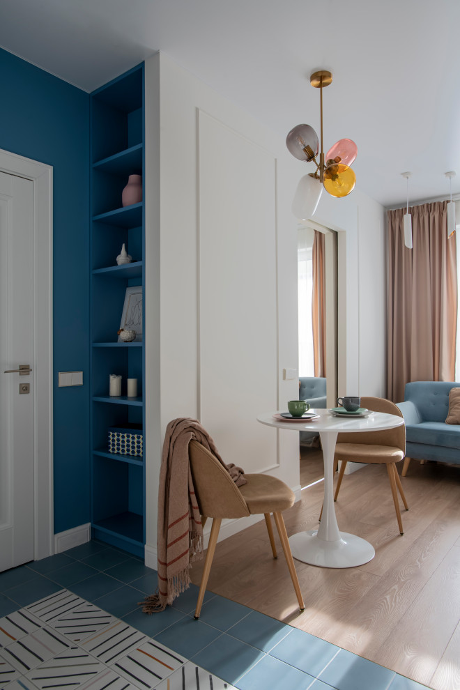 Квартира с акцентами и зеркальной дверью