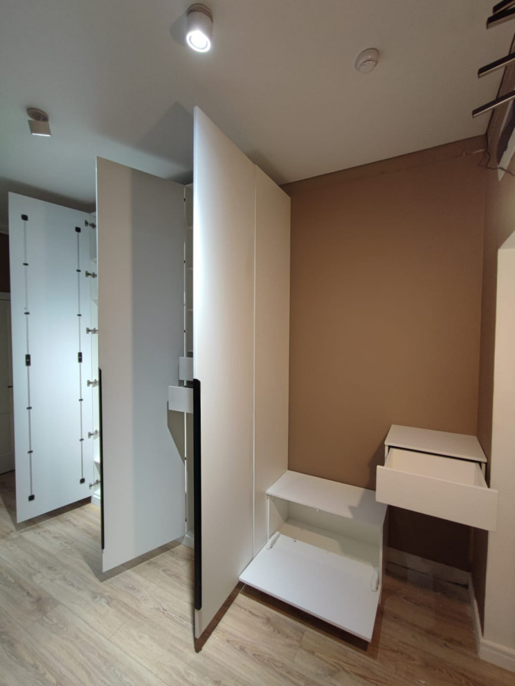 Распашные шкафы