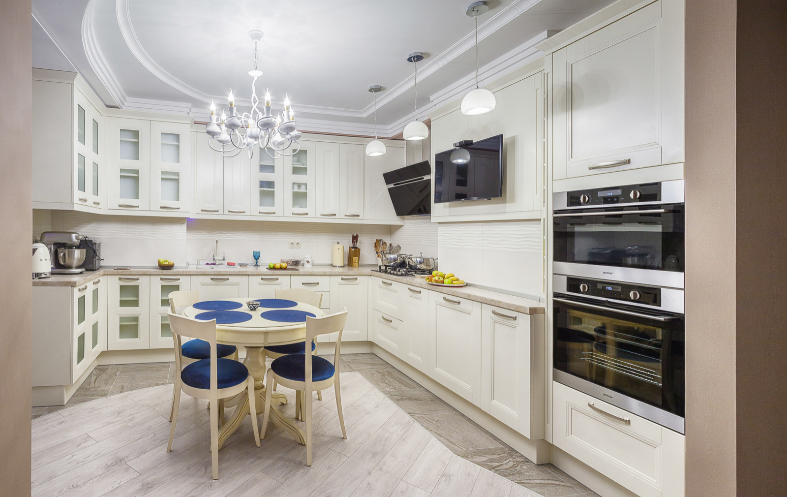 Уютная кухня-столовая в современном стиле