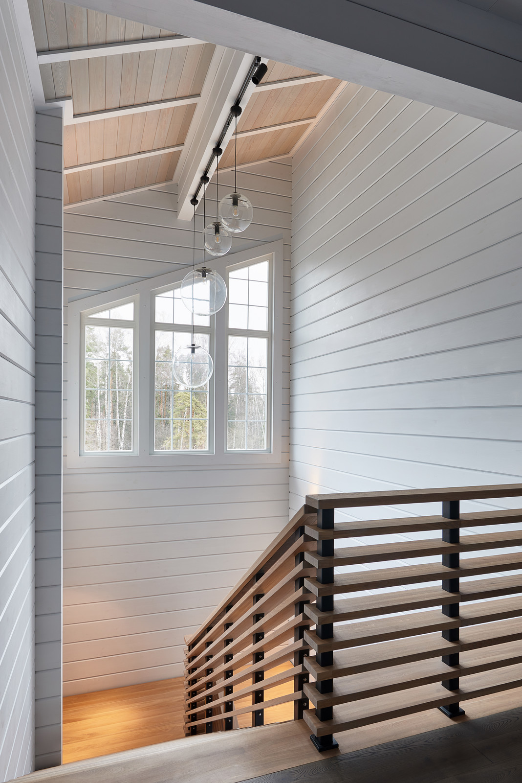 Лестница на двух металлических косоурах