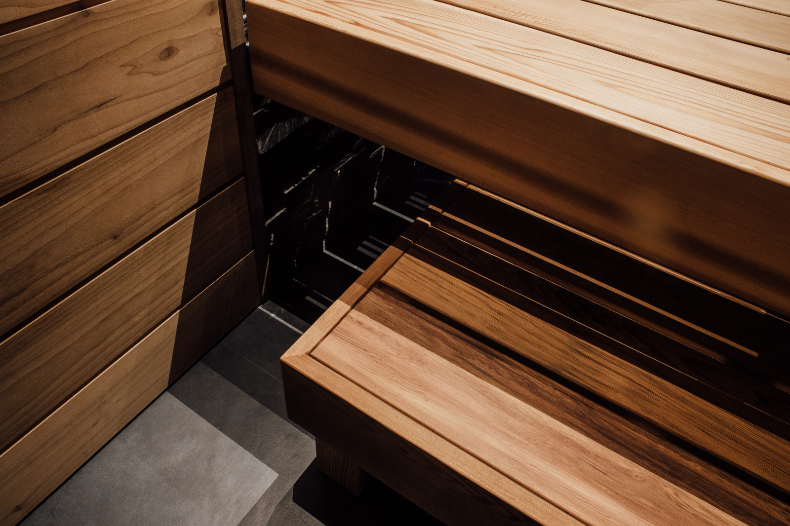 Полки из канадского кедра.