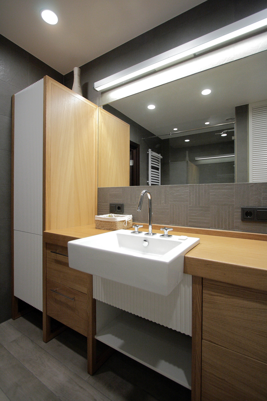 Камень и дерево