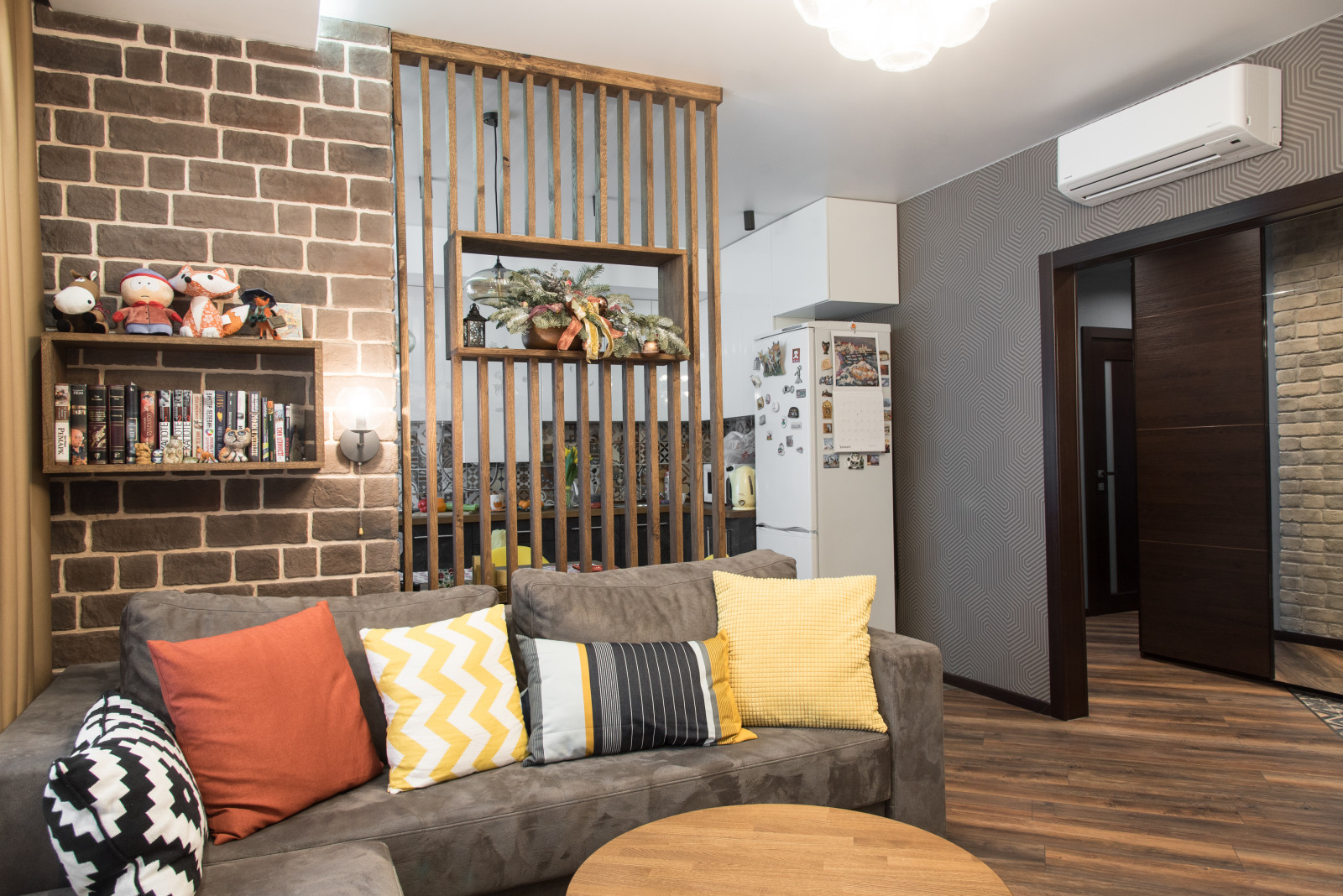 Дизайн интерьера гостиной-кухни для квартиры по пер.Пушкарский