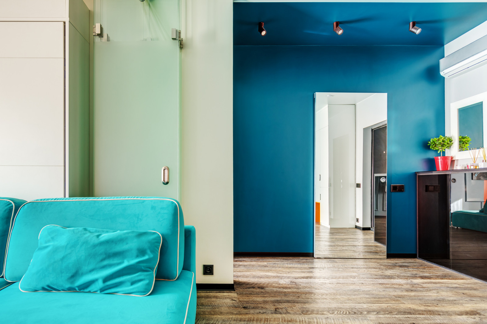 Современный и Яркий