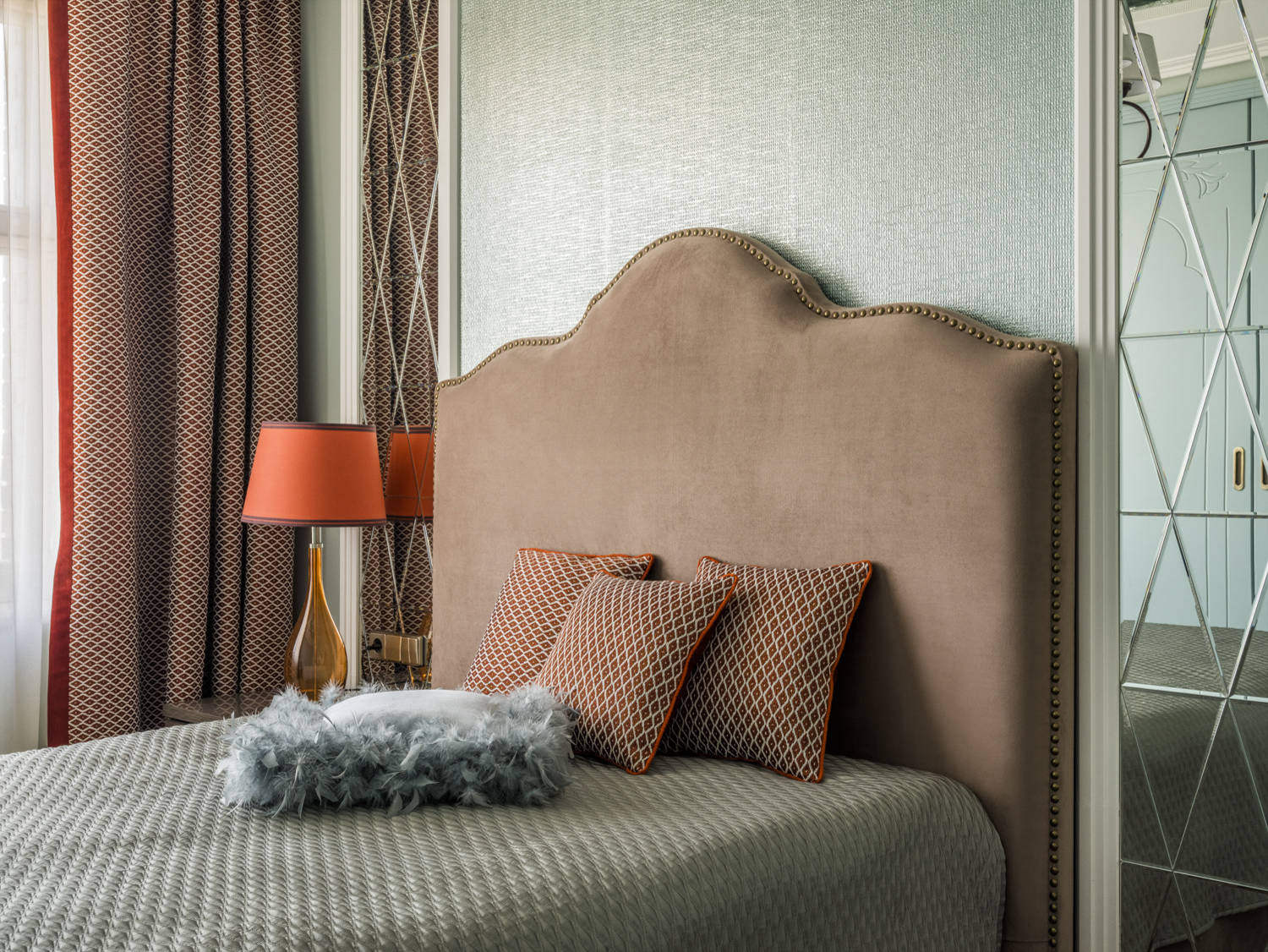 В гостях: Интерьер с шоколадной кухней и необычной планировкой